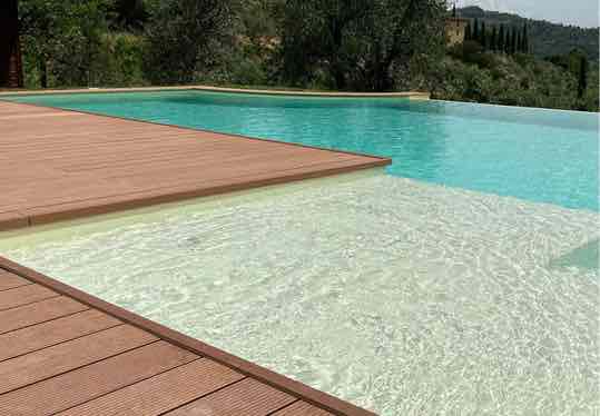 Piscina a sfioro